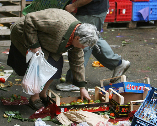 Povertà: Istat, per i Comuni italiani aumenta la Spesa per l'Assistenza Sociale