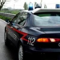 Piemonte: in preda a crisi mistica rinchiude moglie e figli