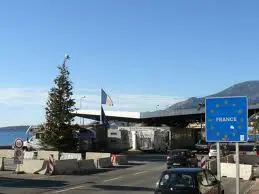 Venti tunisini dopo aver ricevuto il permesso temporaneo di soggiorno sono entrati in Francia