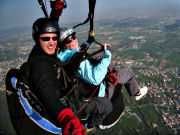 Pasqua in volo per parapendio e deltaplani a Borso del Grappa (Treviso)