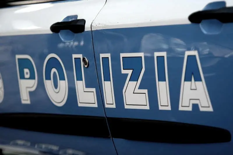 Fidanzati rumeni pestati per non aver offerto al bar