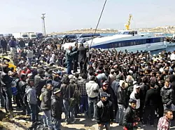 Scontro Francia-Italia 'Parigi fuori se ferma immigrati'