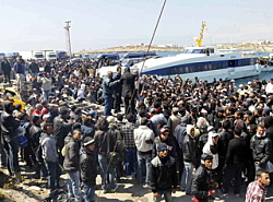 Scontro Francia-Italia 'Parigi fuori se ferma immigrati'