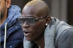 Mario Balotelli: buttato fuori da un locale di lap-dance