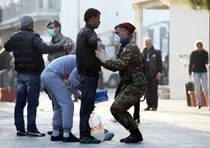 Premier, disinneschiamo bomba e liberiamo Lampedusa