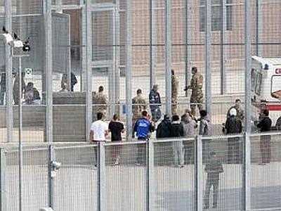 Più di cento immigrati irregolari del Nord- Africa respinti a Ventimiglia si accampano in stazione