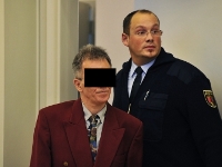 Berlino, camionista stuprò la figlia per vent'anni