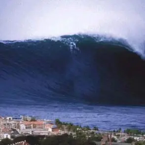 Giappone, le incredibili immagini dello tsunami prima dello schianto