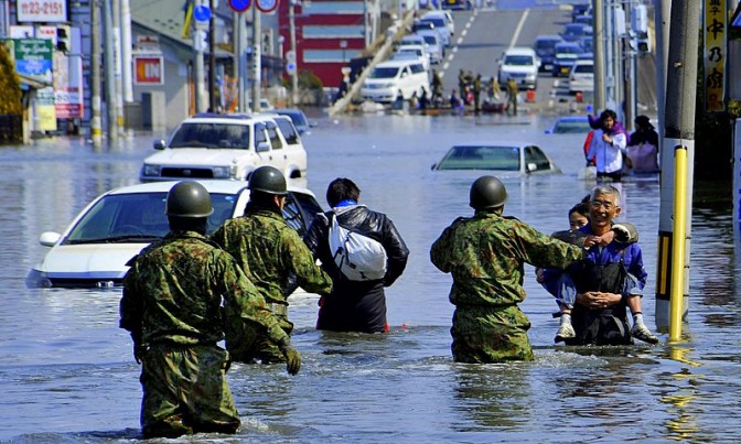 Giappone in ginocchio dopo il terribile terremoto