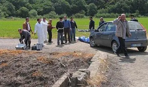 Roma, cadavere mutilato ritrovato in un campo