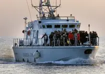 Emergenza Clandestini a Lampedusa: dieci barconi in arrivo