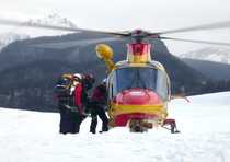 Valanghe: sciatrice travolta da massa nevosa, salvata nel Bellunese