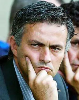 Attentato accoltellato Josè Mourinho la scorta fa scudo