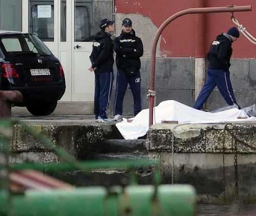 Napoli: pizzaiolo temeva per la sua vita, trovato morto al molo San Vincenzo