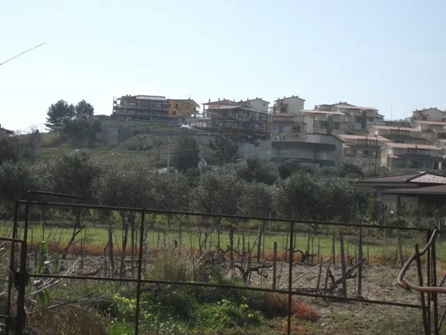 Reato di abusivismo edilizio, sequestrati due fabbricati e tre deferimenti alla A.G.