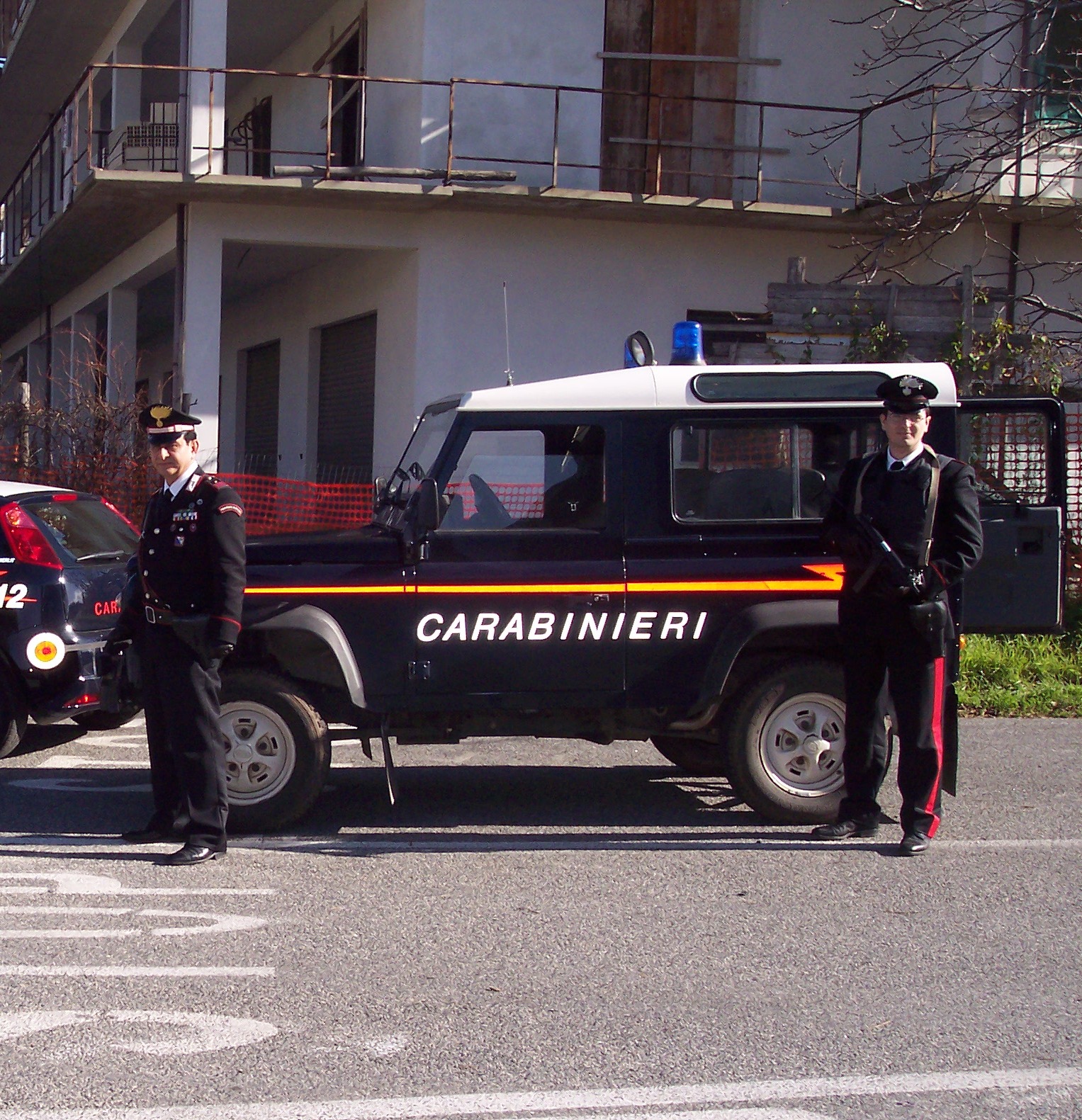 Arrestato giovane pregiudicato per droga, ricettazione e detenzione abusiva di armi