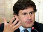 Alemanno: imbraccia il fucile e spara numeri sulla sicurezza