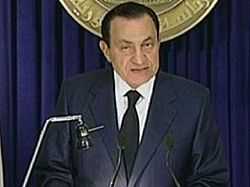 Egitto: Mubarak, messo alla porta dall'esercito, grande festa in piazza