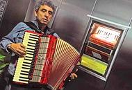 Ancora Far West nel centro di Napoli, ferita una ragazza di 17 anni