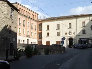 Un monumento per Piazza Parrasio