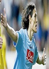 Il Napoli risponde al Milan: Cavani risponde ad Ibrahimovic.