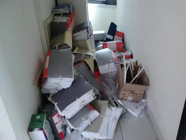 Mala amministrazione. segnalazioni dei cittadini. Le foto degli uffici ZTL della Polizia Municipali