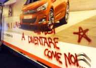Fiat: "Marchionne fottiti" scritte su manifesti stella 5 punte