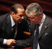 Bossi: ''La garanzia e' Berlusconi'', esordisce il senatur arrivando, con due ore di ritardo