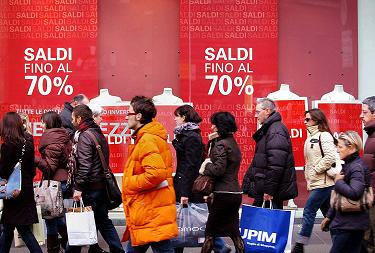 Shopping: al via i saldi di fine stagione