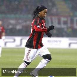 Milan: Ronaldinho saluta i compagni e vola in Brasile