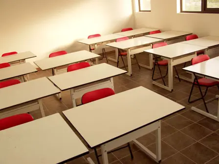 Via libera in Puglia a sponsor e griffe sui banchi di scuola: annullato ricorso Cigl