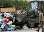 Per ripulire strade dai cumuli di spazzatura Esercito in azione a Napoli