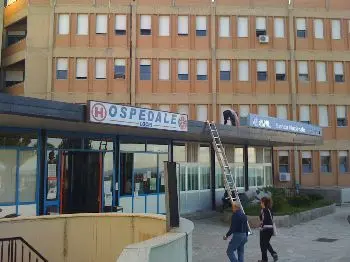 Rinvenute due pistole all'interno dell'ospedale di Locri