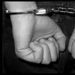 Nasconde la droga negli slip, ma viene scoperto e arrestato