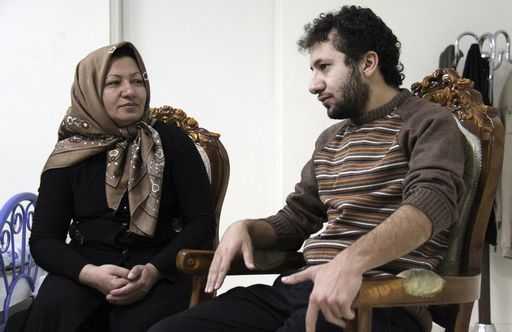 Sakineh torna nella sua casa per il "Porta a Porta" iraniano