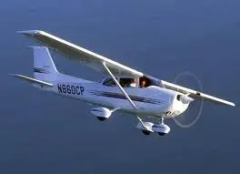 Aereo da turismo precipita a Roma. Pilota muore carbonizzato