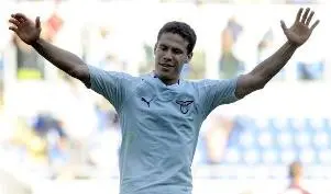 Lazio-Inter 3-1: Hernanes da sogno, Benitez rischia l'esonero