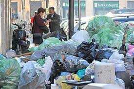 Napoli: rifiuti e proteste, arriva l'ordinanza