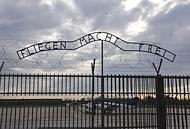 Rimossa insegna choc: Il Volo rende liberi