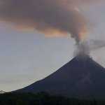 Vulcano Merapi: quasi 300 persone uccise, 270 mila gli sfollati