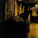 La speranza è appesa a un filo: i soccorsi dei minatori sepolti vivi vanno a rilento