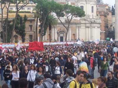 Università: cortei contro la riforma a Bologna, aboliti i tagli ai privati