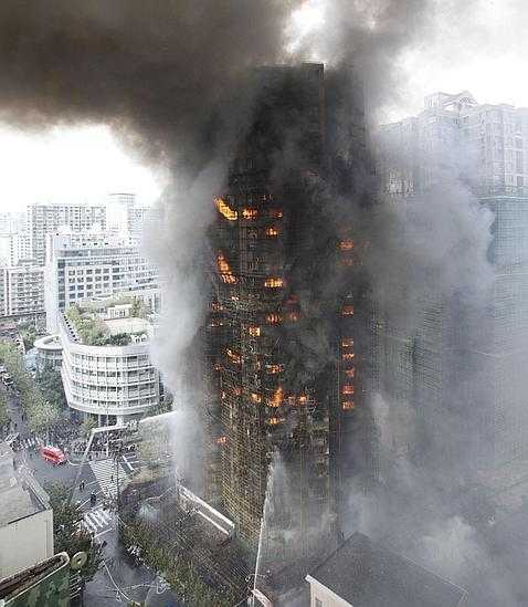 Inferno nel centro di Shanghai