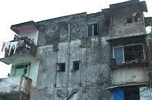 India: crolla edifico, 32 morti