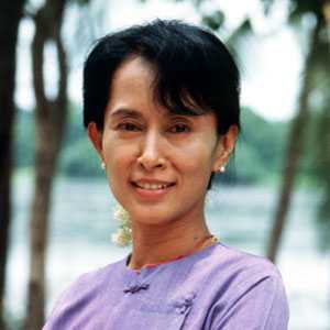 Premio Nobel Aung San Suu Kyi libera