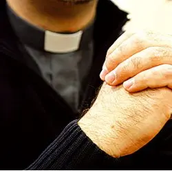 Preti pedofili: arriva un nuovo caso, insabbiato dalla Chiesa