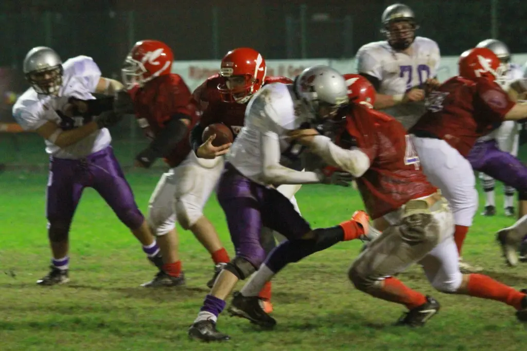 Football: Le colombe volano verso i play off, Doves 33 Guelfi 6