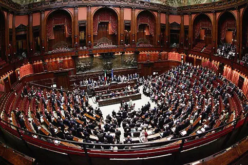 Governo battuto sulla questione Libia: Fini sta con l'opposizione