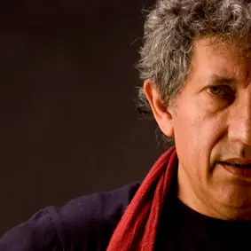 Eugenio Bennato presenta il nuovo saggio Brigante se more