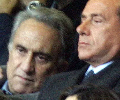 Berlusconi non salirà al Colle. Difesa Sabrina Misseri cambia strategia. Amanda di nuovo in aula